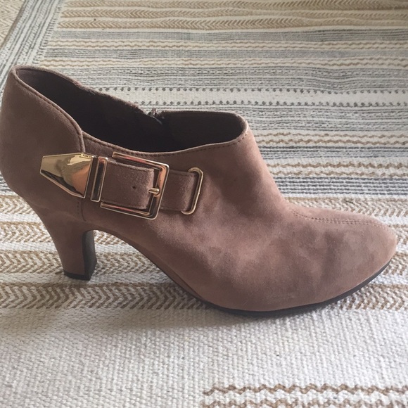 aerosoles heel rest booties